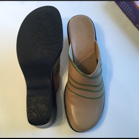 Clarks ! Wedge Mule Clogs ! - Picture 2 of 5